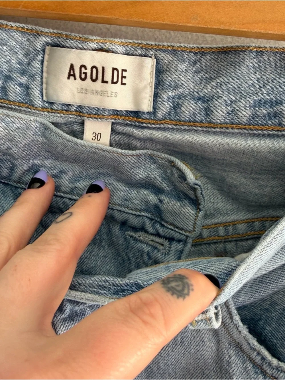Agolde Criss Cross Upsized Jean in Suburbia - Picture 5 of 8